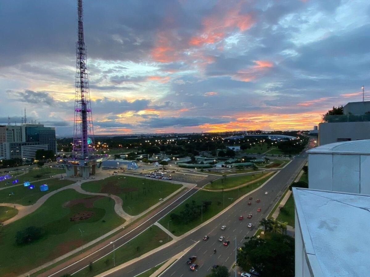 Flat Encantador No 7º Com Vista Pra Torre De Tv Μπραζίλια Εξωτερικό φωτογραφία